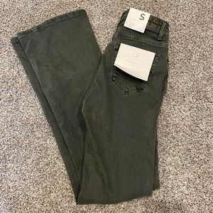 NWT. Q2 flare cut jeans